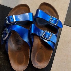 Birkenstocks metallic blue